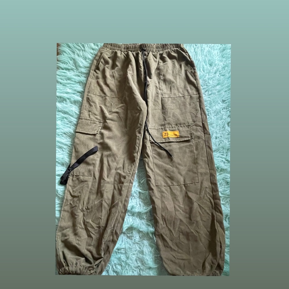 olive green trousers, true to size size L 65% polyester, 35% cotton